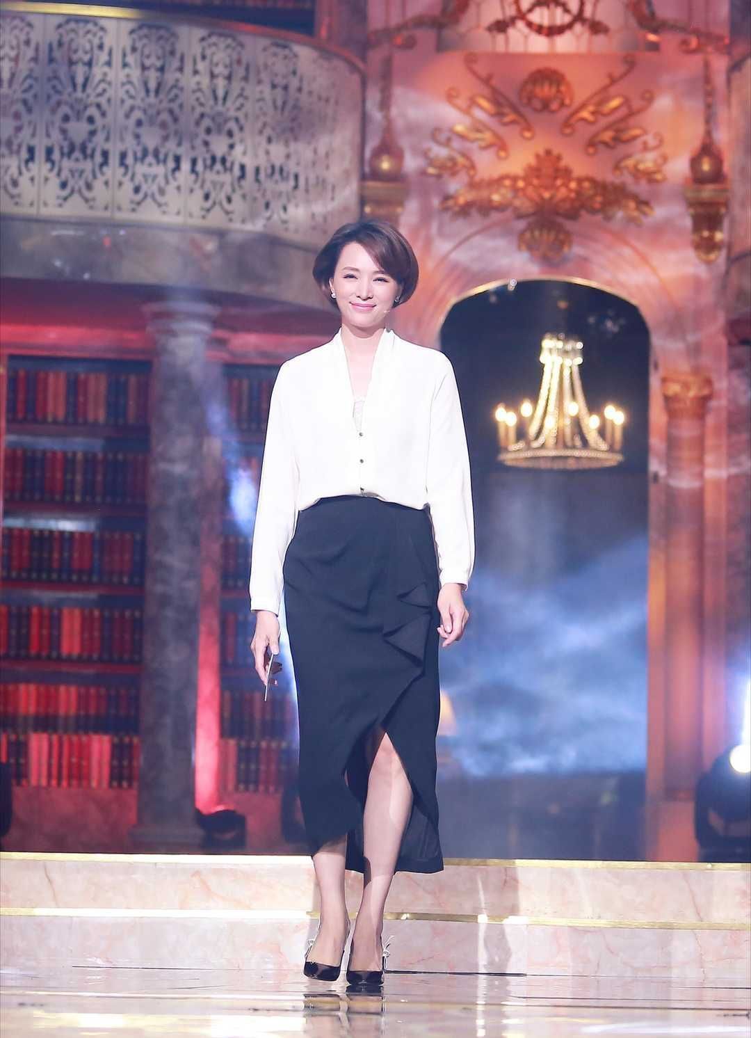 Kubet: Sau khi nhìn chiếc váy của Dong Qing, 49 tuổi, tôi nhận ra: Mặc váy không hợp với vớ