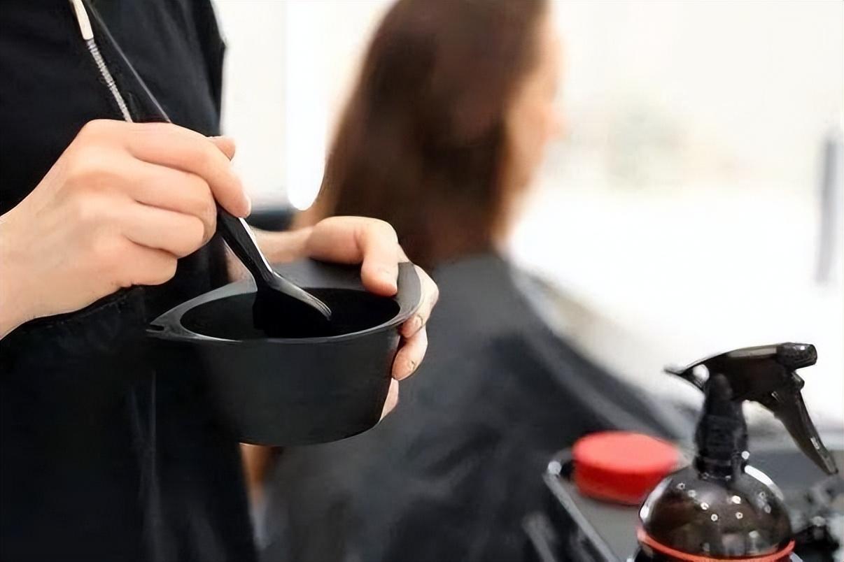 Kubet: Thường xuyên "nhuộm tóc" có thể gây ung thư, đúng hay sai?