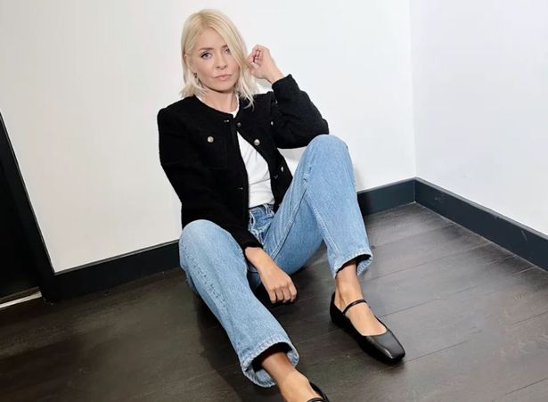 Chiếc áo khoác cắt sang trọng dễ dàng của Holly Willoughby sẽ đồng hành-Kubet